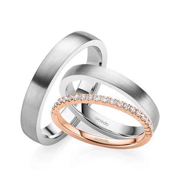 Set in roodgoud 14 kt. half gezet met in totaal 0,22 ct. Briljant tw,vs van acredo