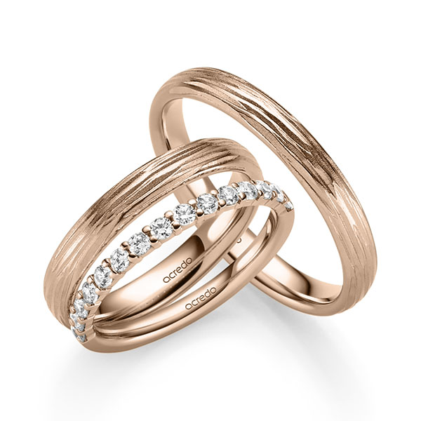 Set in roodgoud 14 kt. half gezet met in totaal 0,42 ct. Briljant tw/si van acredo