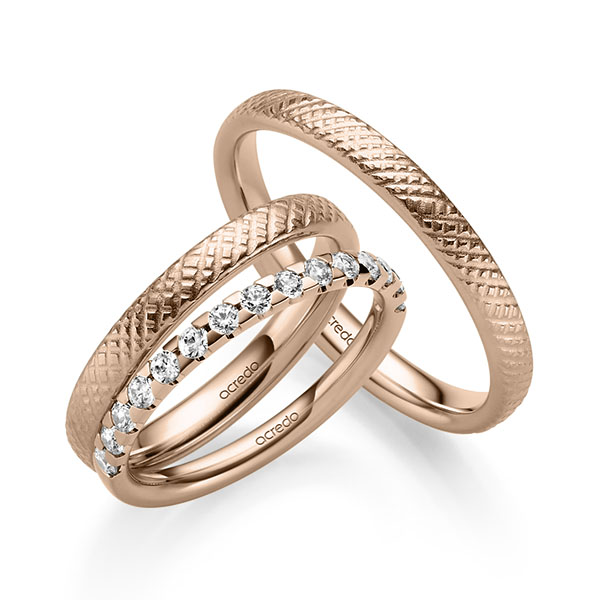 Set in roodgoud 14 kt. half gezet met in totaal 0,45 ct. Briljant tw/si van acredo
