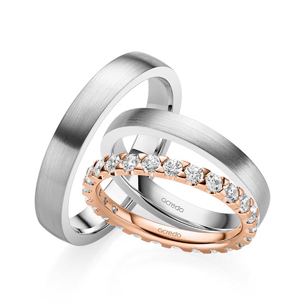 Set in roodgoud 14 kt. volledig gezet met in totaal 1,3 ct. Briljant tw/si van acredo