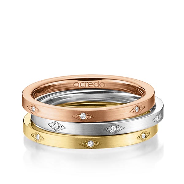 Set in roodgoud 18 kt. met in totaal 0,105 ct. Briljant tw/si van acredo