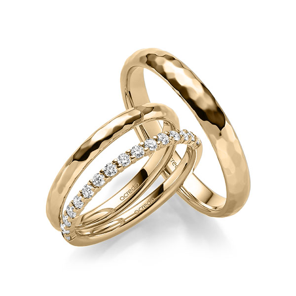Set in roségoud 14 kt. hamerslag met in totaal 0,32 ct. Briljant tw/si van acredo