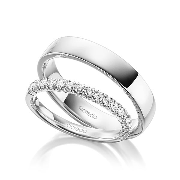 Set in witgoud 14 kt. half gezet met in totaal 0,32 ct. Briljant tw,vs van acredo