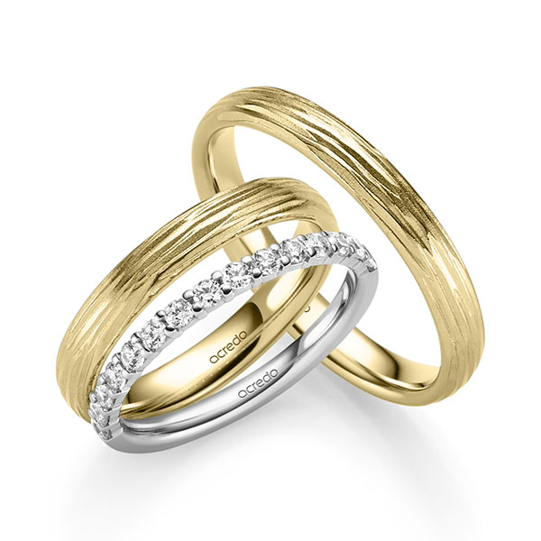 Set in witgoud 14 kt. half gezet met in totaal 0,42 ct. Briljant tw/si van acredo