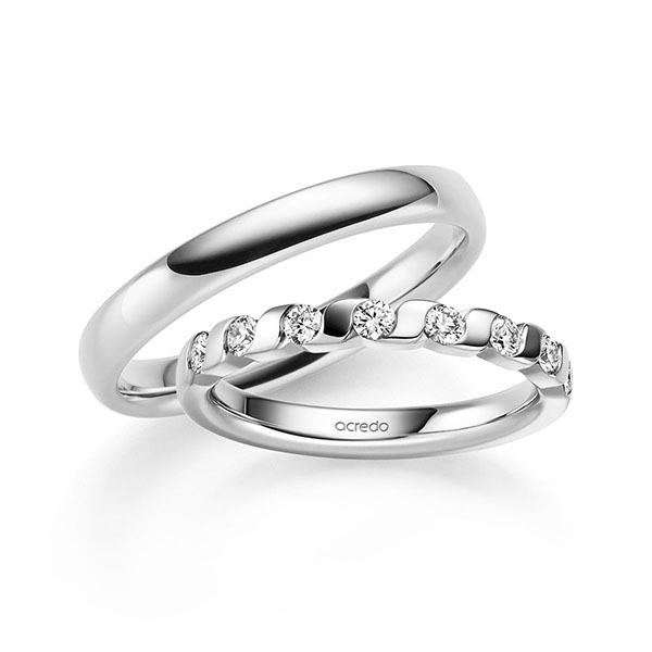 Set in witgoud 14 kt. half gezet met in totaal 0,4 ct. Briljant tw/si van acredo