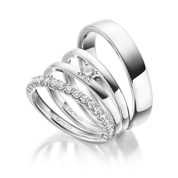 Set in witgoud 14 kt. half gezet met in totaal 0,52 ct. Briljant tw,vs van acredo