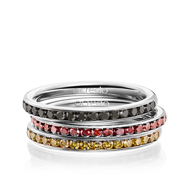 Set in witgoud 14 kt. half gezet met in totaal 1,02 ct. Briljant Zwart Red Cherry Cognac van acredo