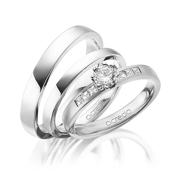 Set in witgoud 14 kt. met 0,4 ct. + in totaal 0,18 ct. Briljant & Princess-Diamant tw,vs tw/si van acredo