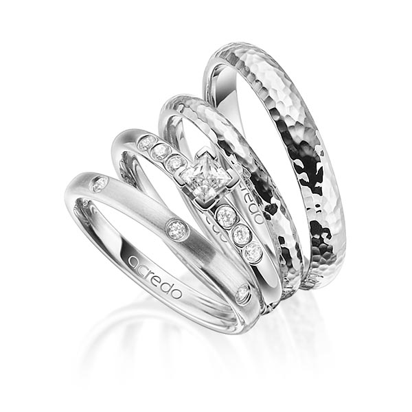 Set in witgoud 14 kt. met 0,4 ct. + in totaal 0,26 ct. Briljant & Princess-Diamant tw/si tw,vs van acredo