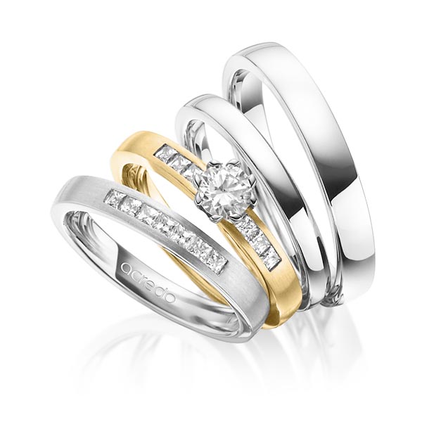Set in witgoud 14 kt. met 0,4 ct. + in totaal 0,39 ct. Princess-Diamant & Briljant tw/si tw,vs van acredo