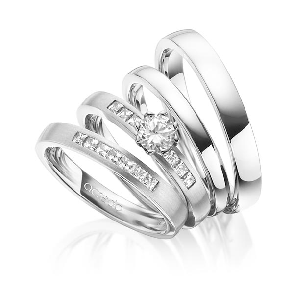 Set in witgoud 14 kt. met 0,4 ct. + in totaal 0,39 ct. Princess-Diamant & Briljant tw/si tw,vs van acredo