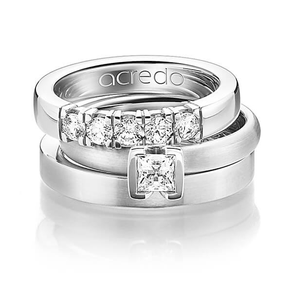 Set in witgoud 14 kt. met 0,4 ct. + in totaal 0,3 ct. Briljant & Princess-Diamant tw,vs van acredo - A-1227-1 Set in witgoud 14 kt. met 0,4 ct. + in totaal 0,3 ct. Briljant & Princess-Diamant tw,vs van acredo - A-1227-1