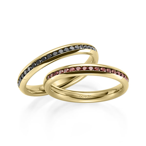 Set klassieke Memoire-trouwringen in buiten geelgoud 14 kt. , binnen geelgoud 14 kt. half gezet met in totaal 0,63 ct. Briljant Red Cherry Zwart van acredo