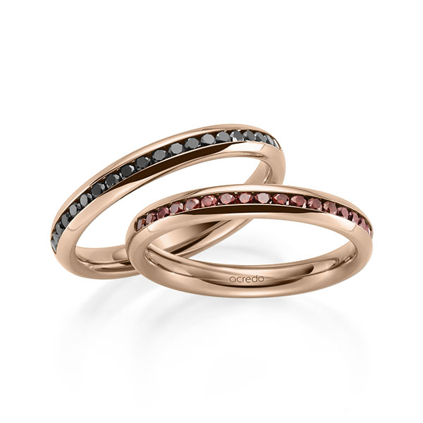 Set klassieke Memoire-trouwringen in buiten roodgoud 14 kt. , binnen roodgoud 14 kt. half gezet met in totaal 0,6 ct. Briljant Red Cherry Zwart van acredo
