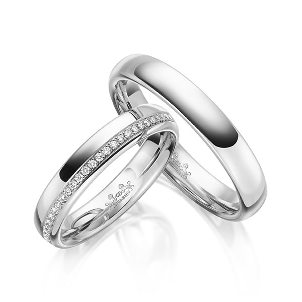 Set klassieke Memoire-trouwringen in buiten witgoud 14 kt. , binnen witgoud 14 kt. half gezet met in totaal 0,14 ct. Briljant tw/si van Steinberg
