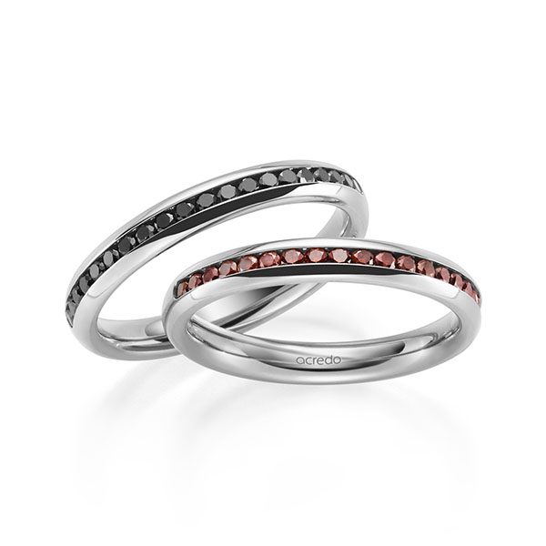 Set klassieke Memoire-trouwringen in buiten witgoud 14 kt. , binnen witgoud 14 kt. half gezet met in totaal 0,63 ct. Briljant Red Cherry Zwart van acredo