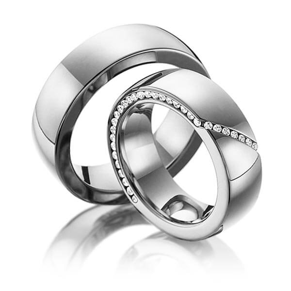 Set klassieke Memoire-trouwringen in dark grey gold 14 kt. half gezet met in totaal 0,29 ct. Briljant tw/si van Eternal Touch