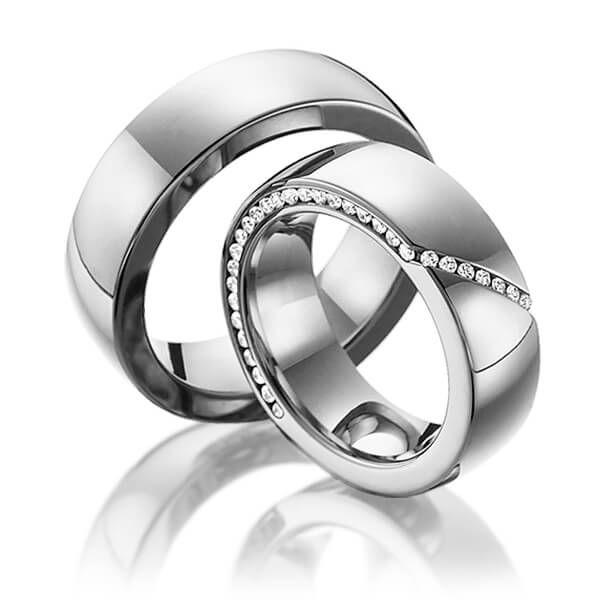 Set klassieke Memoire-trouwringen in dark grey gold 14 kt. half gezet met in totaal 0,29 ct. Briljant tw/si van Steinberg