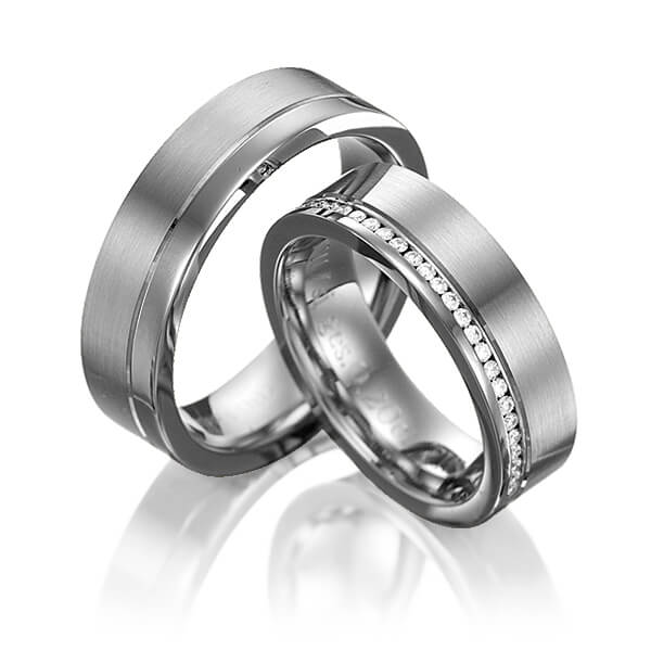 Set Klassieke Memoire-trouwringen in dark grey gold 14 kt. volledig gezet met in totaal 0,384 ct. Briljant tw/si van Eternal Touch