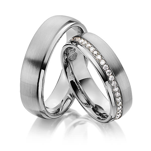 Set Klassieke Memoire-trouwringen in dark grey gold 14 kt. volledig gezet met in totaal 0,47 ct. Briljant tw/si van Steinberg