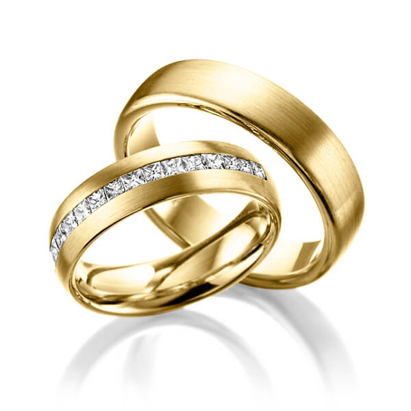 Set klassieke Memoire-trouwringen in geelgoud 14 kt. half gezet met in totaal 0,68 ct. Princess-Diamant tw/si van Steinberg
