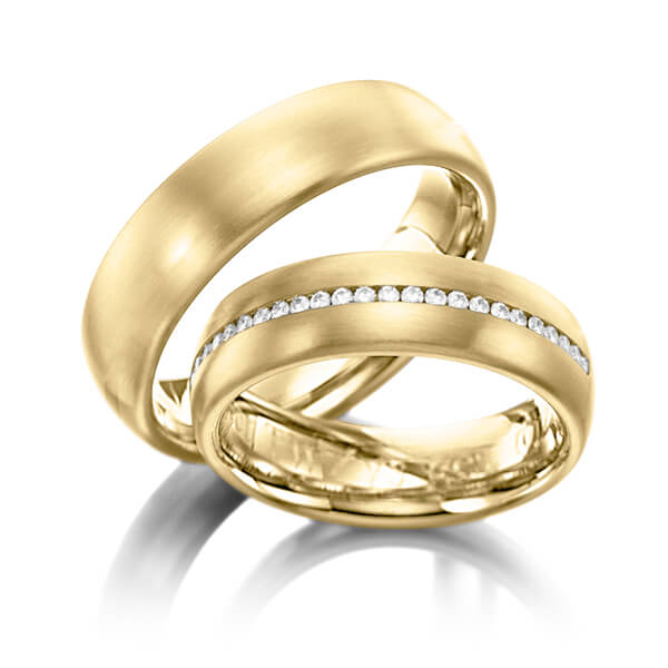 Set klassieke Memoire-trouwringen in geelgoud 14 kt. volledig gezet met in totaal 0,384 ct. Briljant tw/si van Eternal Touch