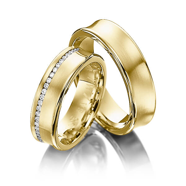 Set klassieke Memoire-trouwringen in geelgoud 14 kt. volledig gezet met in totaal 0,4 ct. Briljant tw/si van Steinberg