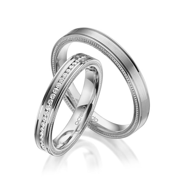 Set Klassieke Memoire-trouwringen in grijsgoud 14 kt. half gezet met in totaal 0,192 ct. Briljant tw/si van acredo