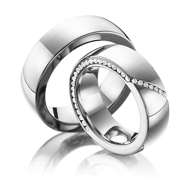 Set klassieke Memoire-trouwringen in grijsgoud 14 kt. half gezet met in totaal 0,29 ct. Briljant tw/si van Eternal Touch