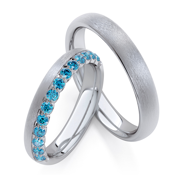 Set Klassieke Memoire-trouwringen in grijsgoud 14 kt. half gezet met in totaal 0,39 ct. skyblue van Steinberg