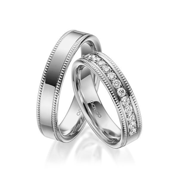 Set Klassieke Memoire-trouwringen in grijsgoud 14 kt. half gezet met in totaal 0,45 ct. Briljant tw/si van acredo