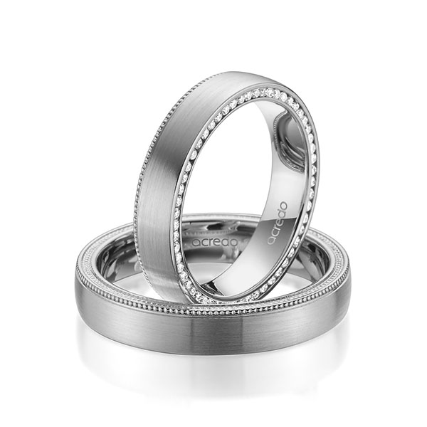 Set Klassieke Memoire-trouwringen in grijsgoud 14 kt. volledig gezet met in totaal 0,275 ct. Briljant tw/si van acredo