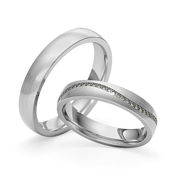 Set klassieke Memoire-trouwringen in grijsgoud 14 kt. volledig gezet met in totaal 0,275 ct. Briljant tw/si van Merii