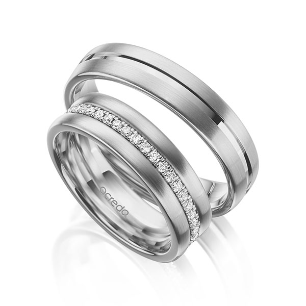 Set Klassieke Memoire-trouwringen in grijsgoud 14 kt. volledig gezet met in totaal 0,38 ct. tw/si van acredo