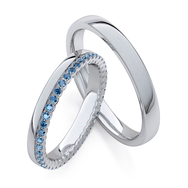 Set Klassieke Memoire-trouwringen in grijsgoud 14 kt. volledig gezet met in totaal 0,41 ct. oceanblue van Steinberg