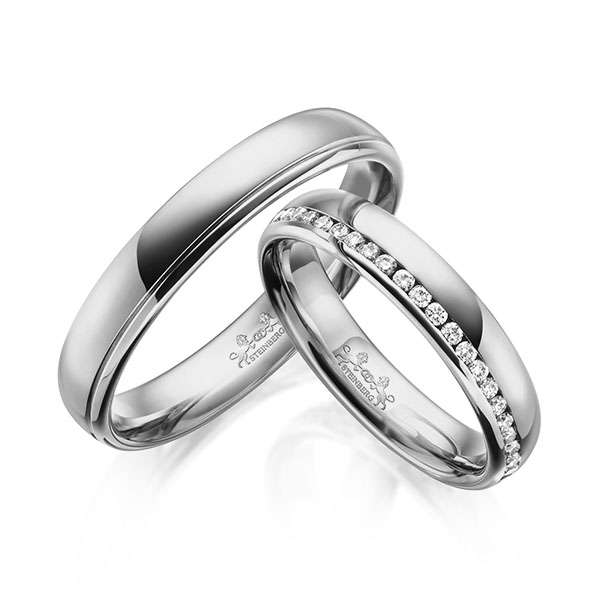 Set klassieke Memoire-trouwringen in grijsgoud 14 kt. volledig gezet met in totaal 0,45 ct. Briljant tw/si van Steinberg - Q-1629-8 Set klassieke Memoire-trouwringen in grijsgoud 14 kt. volledig gezet met in totaal 0,45 ct. Briljant tw/si van Steinberg - Q-1629-8