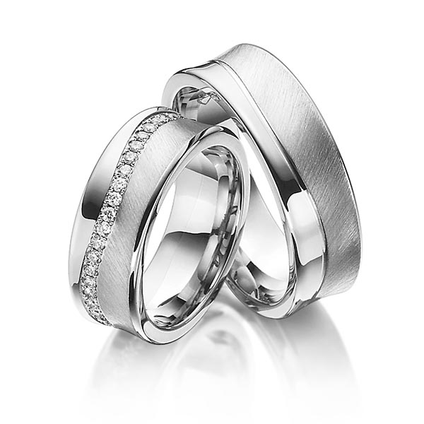 Set Klassieke Memoire-trouwringen in grijsgoud 14 kt. volledig gezet met in totaal 0,47 ct. Briljant tw/si van Steinberg - Q-1193-8 Set Klassieke Memoire-trouwringen in grijsgoud 14 kt. volledig gezet met in totaal 0,47 ct. Briljant tw/si van Steinberg - Q-1193-8