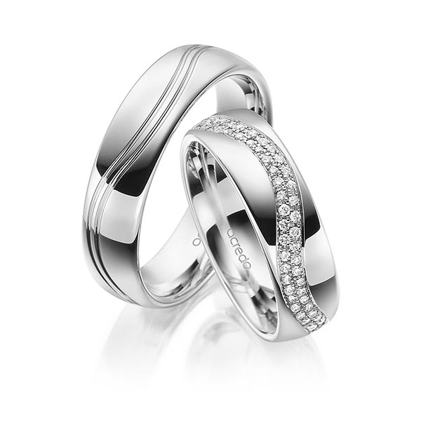 Set Klassieke Memoire-trouwringen in grijsgoud 14 kt. volledig gezet met in totaal 0,56 ct. Briljant tw,vs van acredo