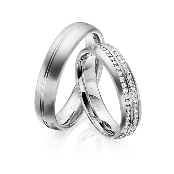 Set Klassieke Memoire-trouwringen in grijsgoud 14 kt. volledig gezet met in totaal 0,784 ct. Briljant tw/si van acredo