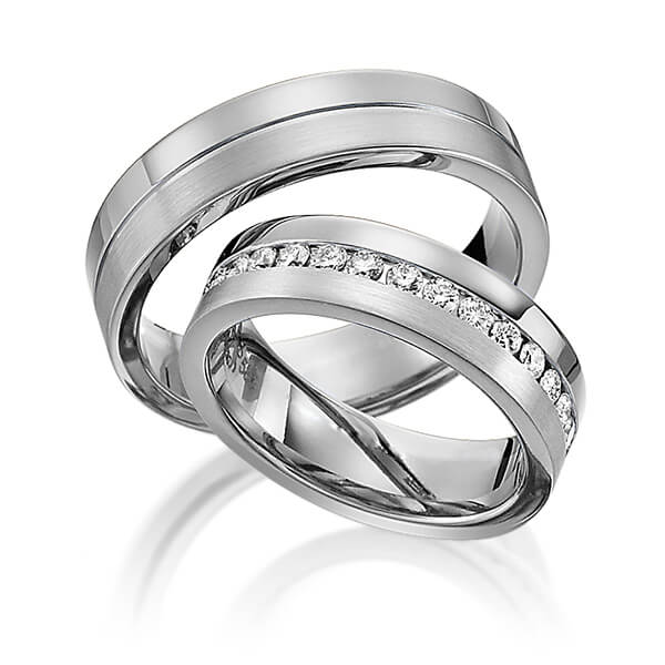 Set Klassieke Memoire-trouwringen in grijsgoud 14 kt. volledig gezet met in totaal 0,99 ct. Briljant tw/si van Steinberg - Q-1194-8 Set Klassieke Memoire-trouwringen in grijsgoud 14 kt. volledig gezet met in totaal 0,99 ct. Briljant tw/si van Steinberg - Q-1194-8