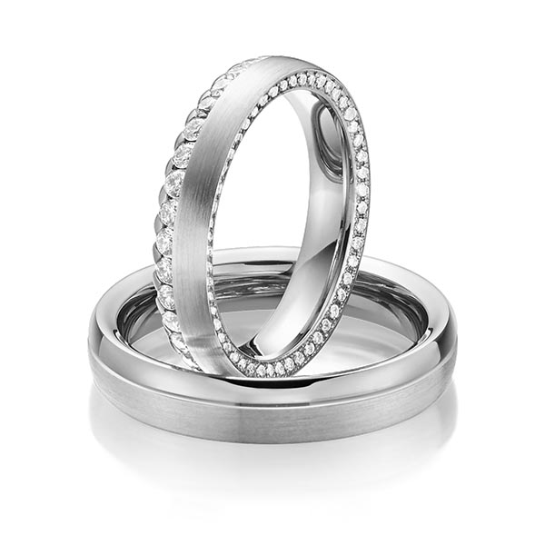 Set Klassieke Memoire-trouwringen in grijsgoud 14 kt. volledig gezet met in totaal 1,11 ct. Briljant tw/si van Steinberg