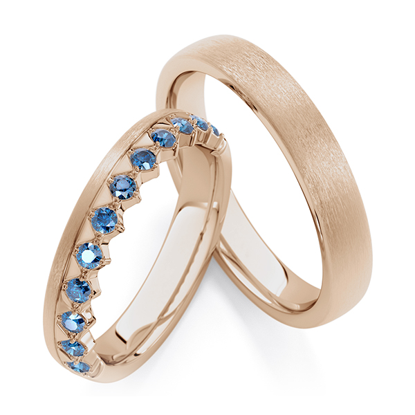 Set Klassieke Memoire-trouwringen in Peach-Gold 585 half gezet met in totaal 0,36 ct. oceanblue van Steinberg
