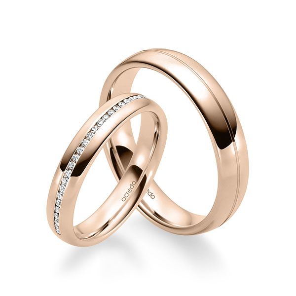 Set klassieke Memoire-trouwringen in roodgoud 14 kt. half gezet met in totaal 0,14 ct. Briljant tw/si van acredo