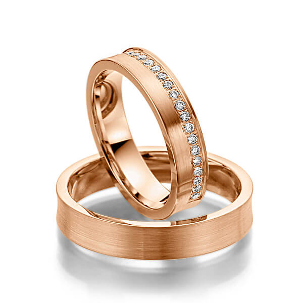 Set klassieke Memoire-trouwringen in roodgoud 14 kt. half gezet met in totaal 0,23 ct. Briljant tw/si van Steinberg