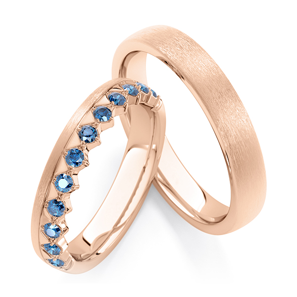 Set Klassieke Memoire-trouwringen in roodgoud 14 kt. half gezet met in totaal 0,36 ct. oceanblue van Steinberg