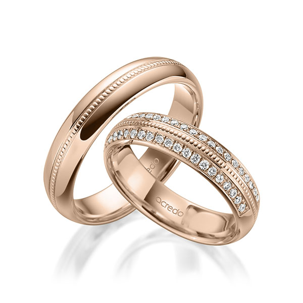 Set Klassieke Memoire-trouwringen in roodgoud 14 kt. half gezet met in totaal 0,384 ct. Briljant tw/si van acredo Set Klassieke Memoire-trouwringen in roodgoud 14 kt. half gezet met in totaal 0,384 ct. Briljant tw/si van acredo