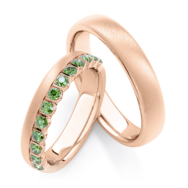 Set Klassieke Memoire-trouwringen in roodgoud 14 kt. half gezet met in totaal 0,56 ct. Apple Green van Steinberg