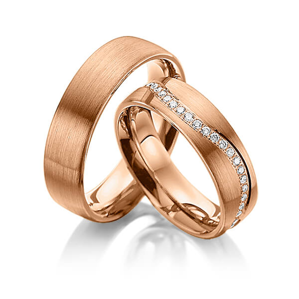 Set klassieke Memoire-trouwringen in roodgoud 14 kt. volledig gezet met in totaal 0,43 ct. Briljant tw/si van Steinberg