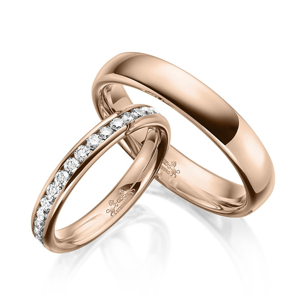 Set klassieke Memoire-trouwringen in roodgoud 14 kt. volledig gezet met in totaal 0,99 ct. Briljant tw/si van Steinberg