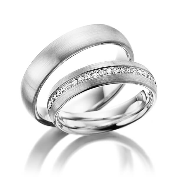 Set Klassieke Memoire-trouwringen in witgoud 14 kt. half gezet met in totaal 0,21 ct. Briljant tw/si 